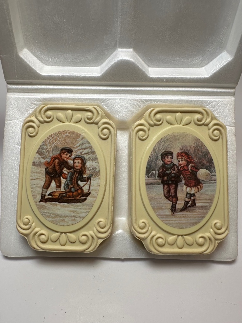 Vintage Avon Winter Frolics Soap Set Kids Playing Scene w/ Box Holiday